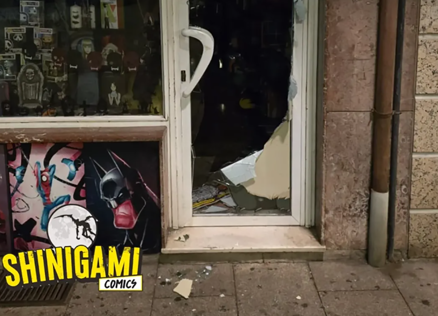 Robo en la tienda Shinigami comics Robo en la tienda Shinigami comics