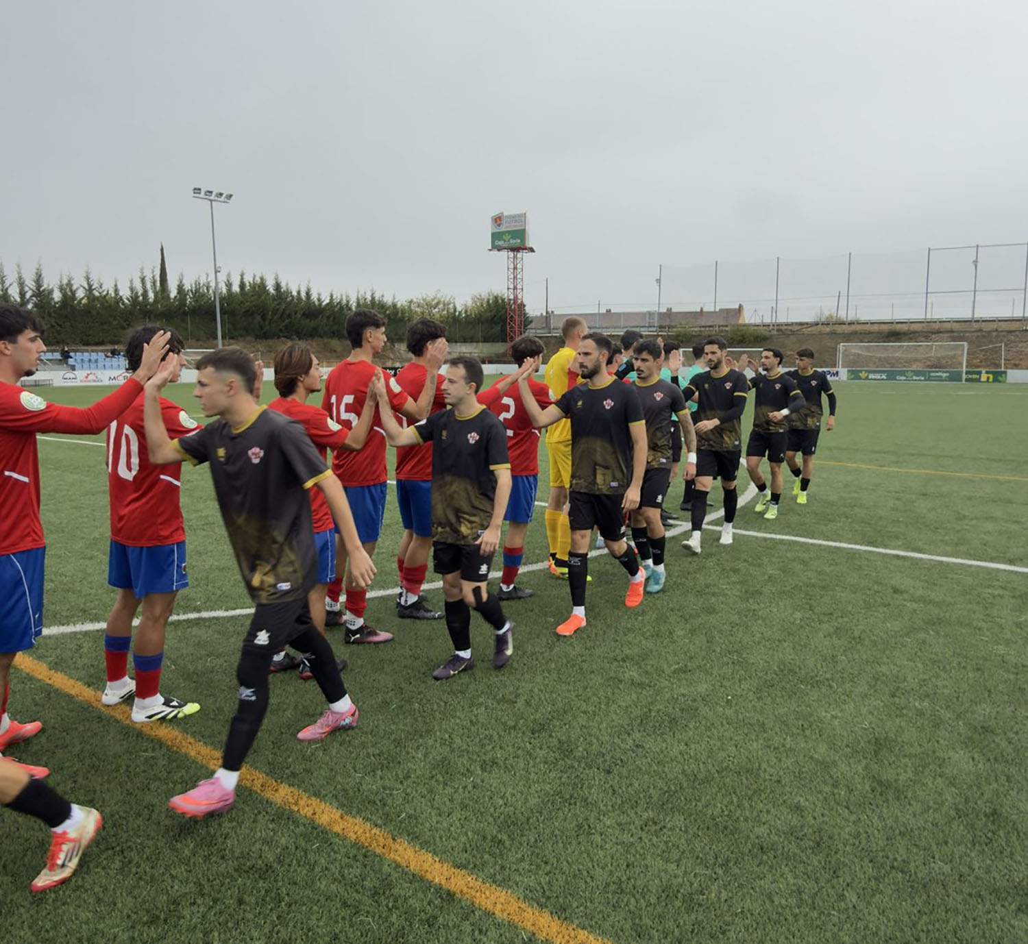 Pasamanos entre el Atlético de Bembibre y el Numancia B Pasamanos entre el Atlético de Bembibre y el Numancia B
