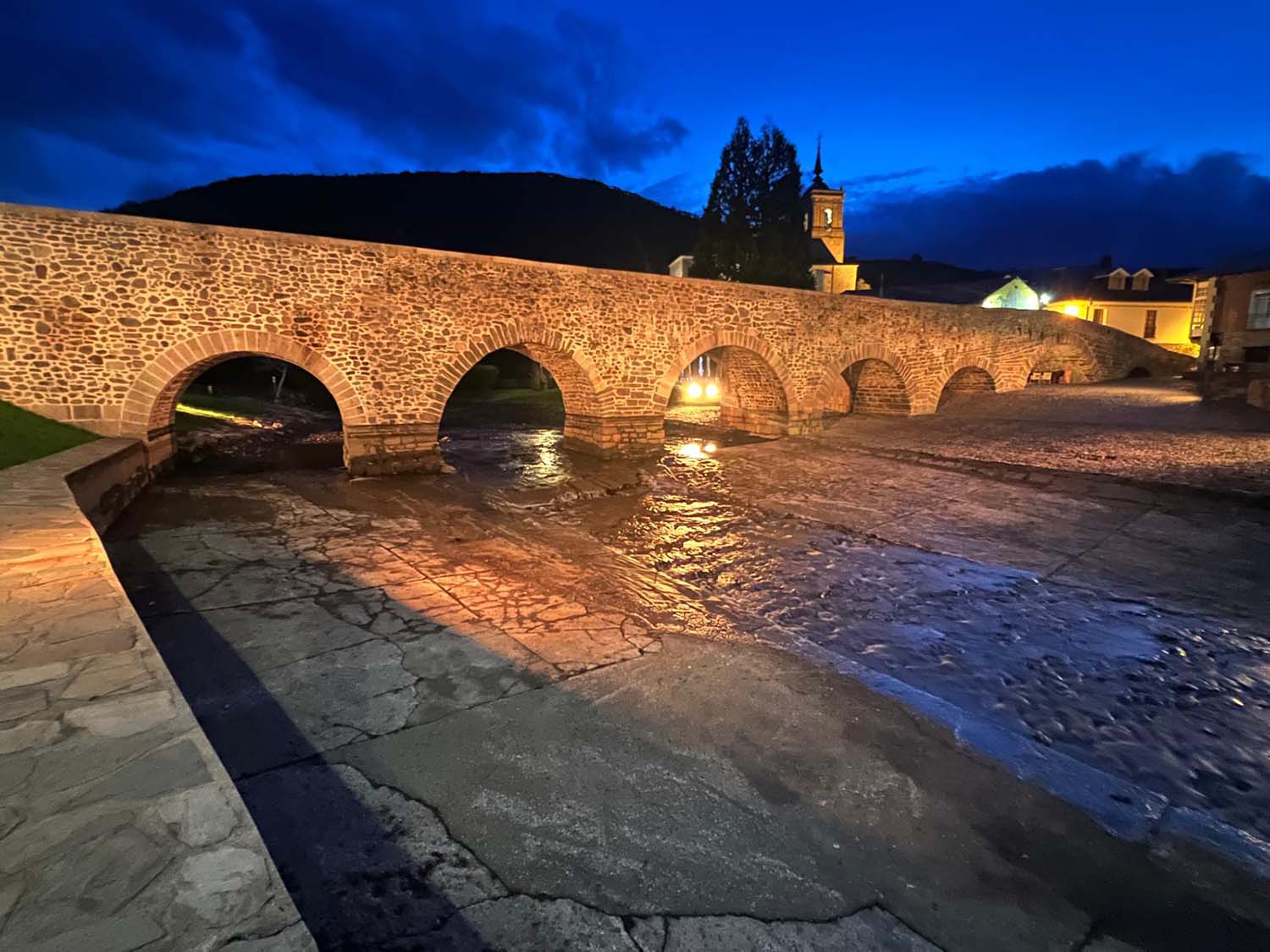 Río Meruelo a su paso por Molinaseca tras la limpieza. Cedidas a InfoBierzo