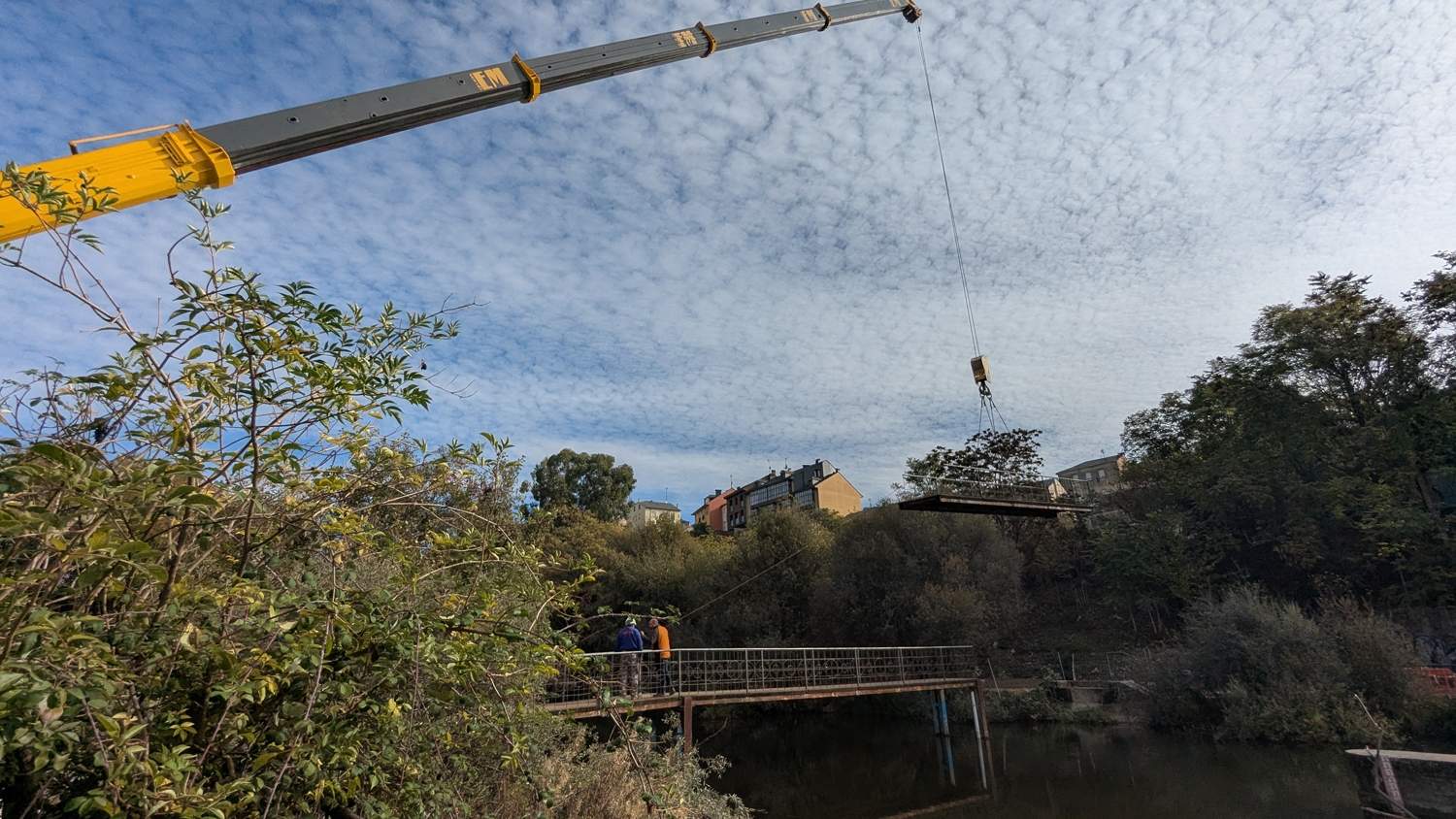 Retirada de la pasarela del río Sil (8)