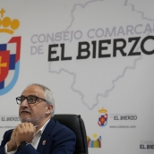 César Sánchez ICAL . El presidente del Consejo Comarcal del Bierzo, Olegario Ramón, durante la presentación del proyecto 'Bierzo. Territorio Azul'