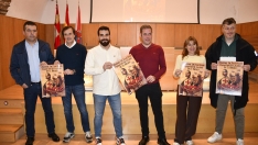 Feria exaltación productos del Bierzo. Representantes de los ocho sellos de calidad del Bierzo, Iván Alonso, concejal de Turismo e Iván Rodríguez, presidente del Centro Mola Feria exaltación productos del Bierzo. Representantes de los ocho sellos de calidad del Bierzo, Iván Alonso, concejal de Turismo e Iván Rodríguez, presidente del Centro Mola