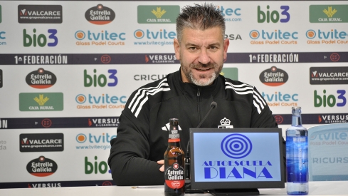 El míster de la Deportiva Ponferradina, Fernando Estévez