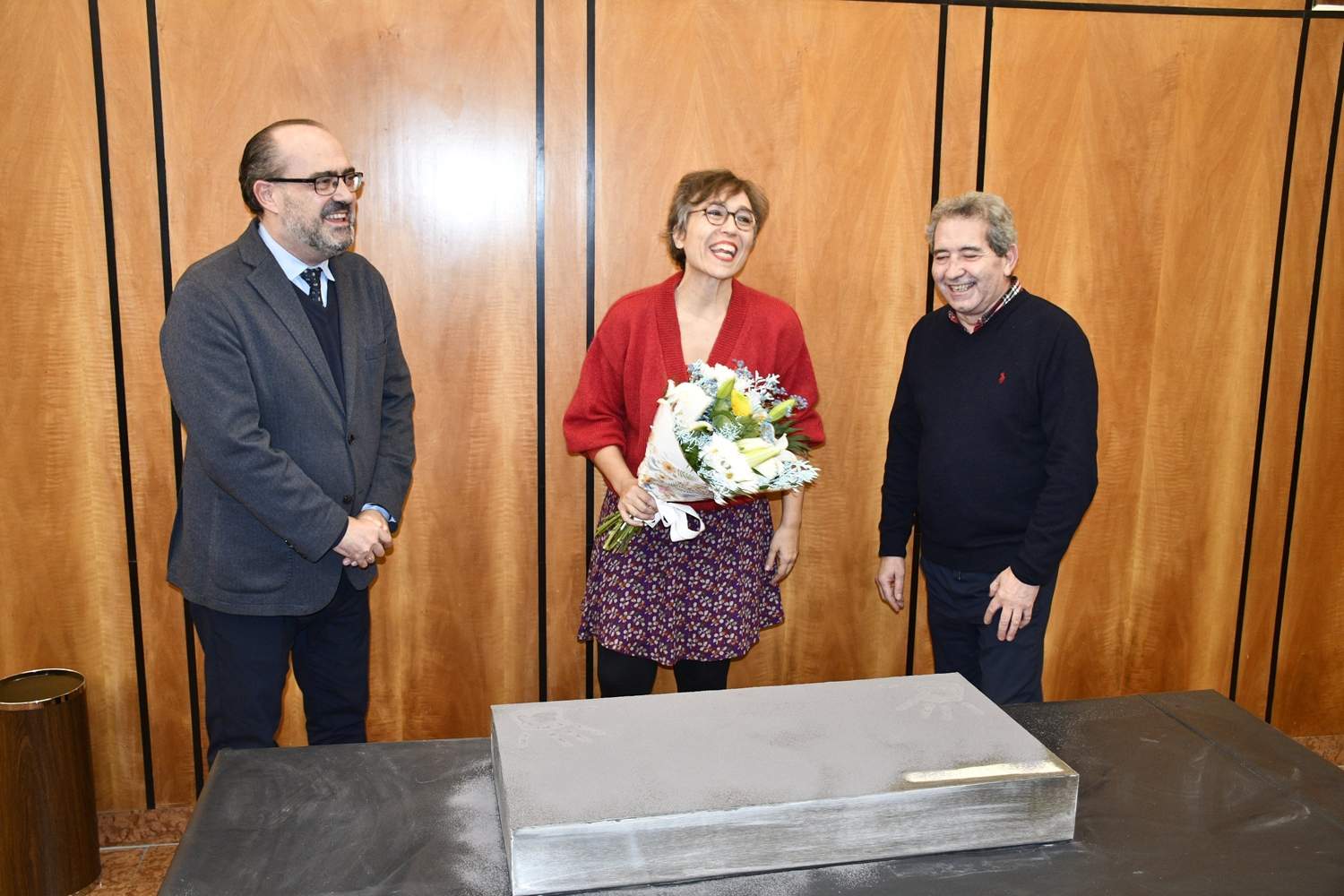 Estampación de huellas de la directora Lucía Miranda (3) Estampación de huellas de la directora Lucía Miranda (3)