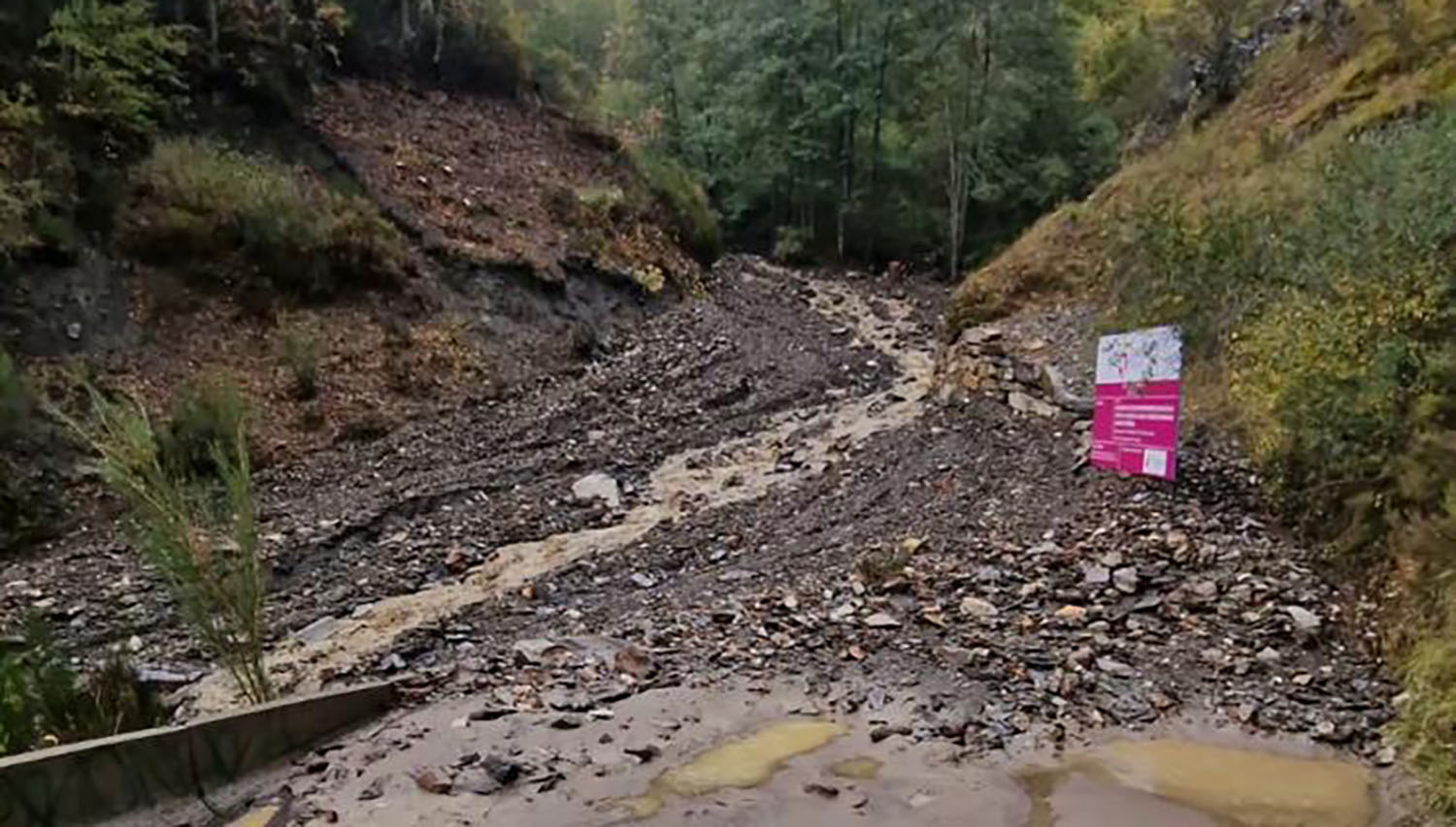 Carretera cortada para llegar a Peñalba de Santiago. Foto La cantina de Peñalba