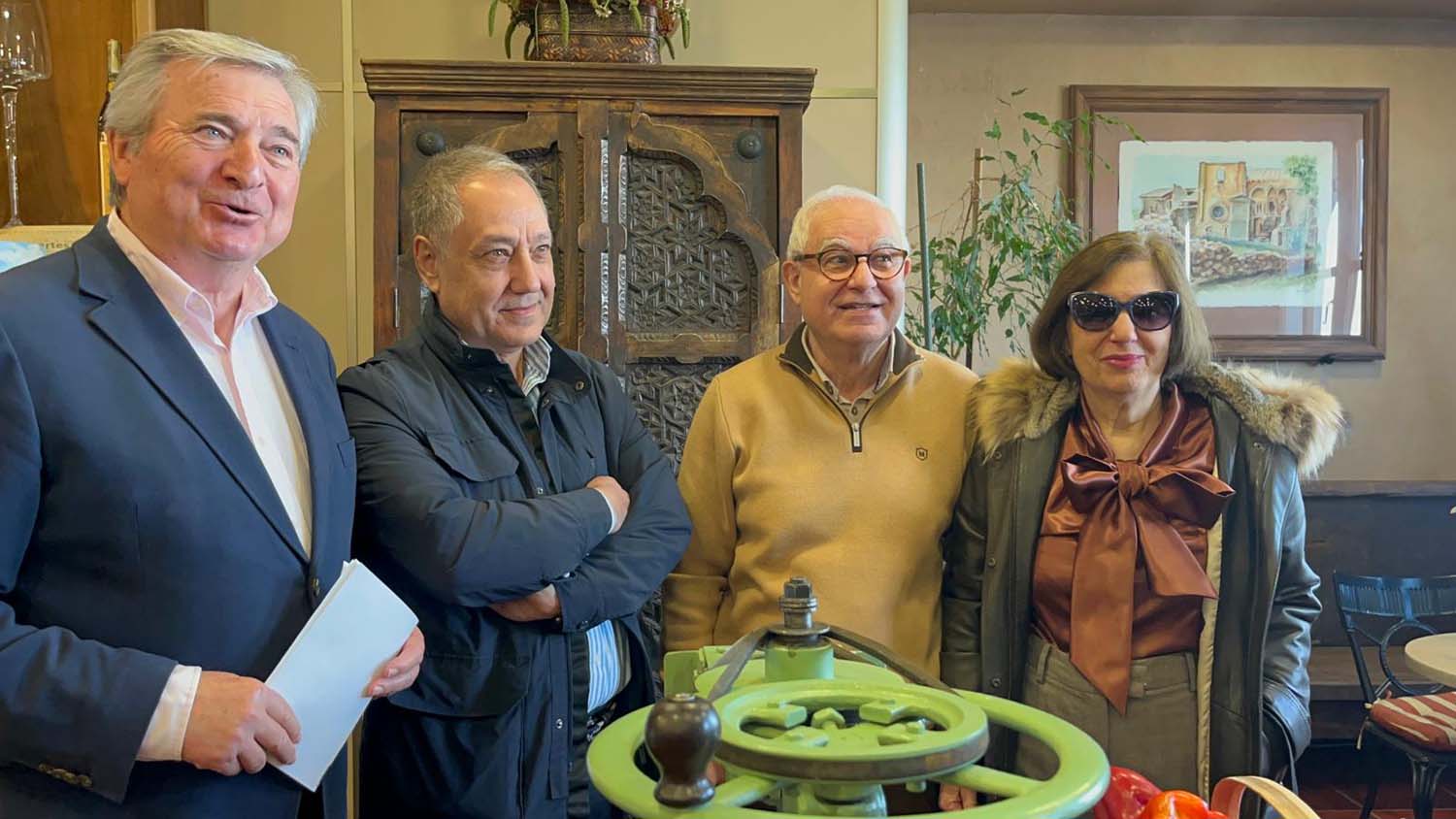 La primera máquina que mecanizó la industria del pimiento en El Bierzo. Raúl Valcarce y los tres hijos de los emprendedores bercianos (3)