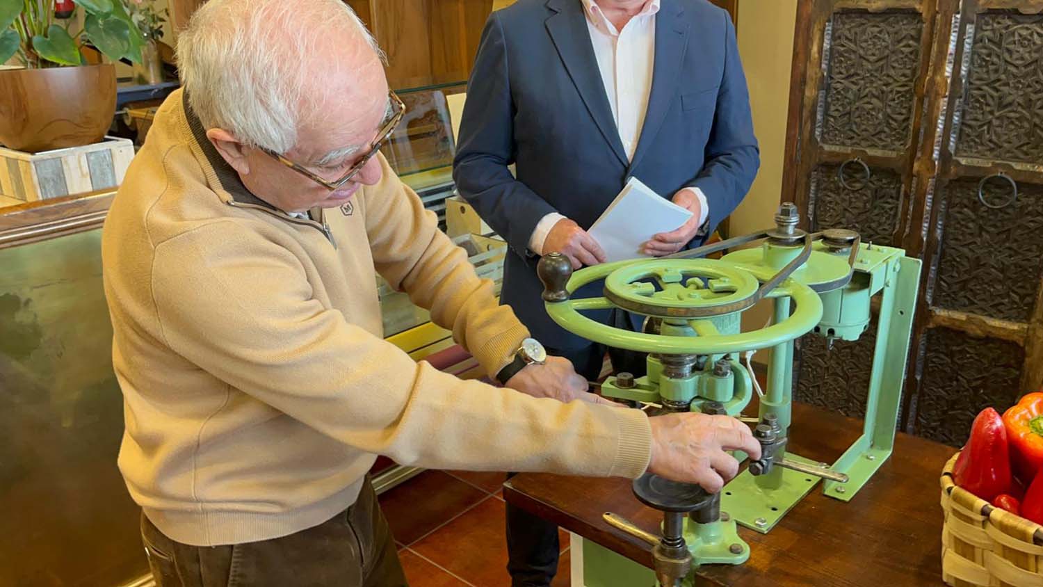 La primera máquina que mecanizó la industria del pimiento en El Bierzo (9)