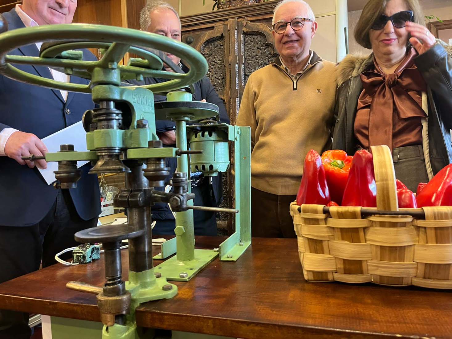 La primera máquina que mecanizó la industria del pimiento en El Bierzo (6)