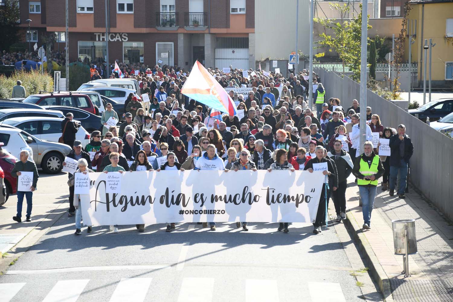 Manifestación por la sanidad del Bierzo en Bembibre convocada por Oncobierzo