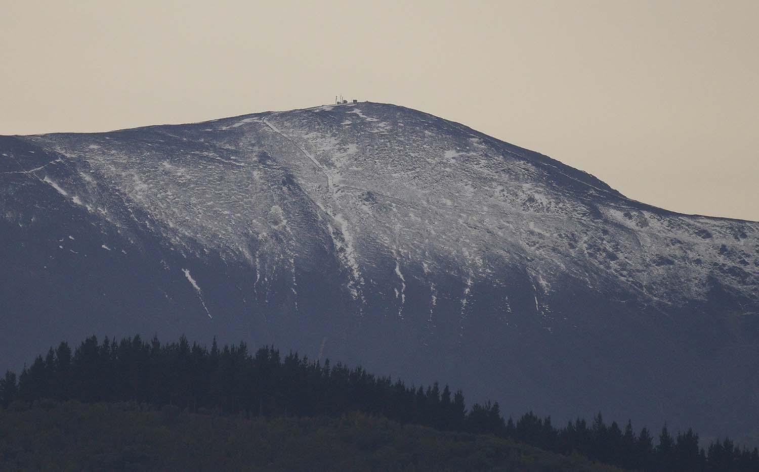 César Sánchez ICAL. Primeros copos de nieve en el alto de El Morredero en Ponferrada