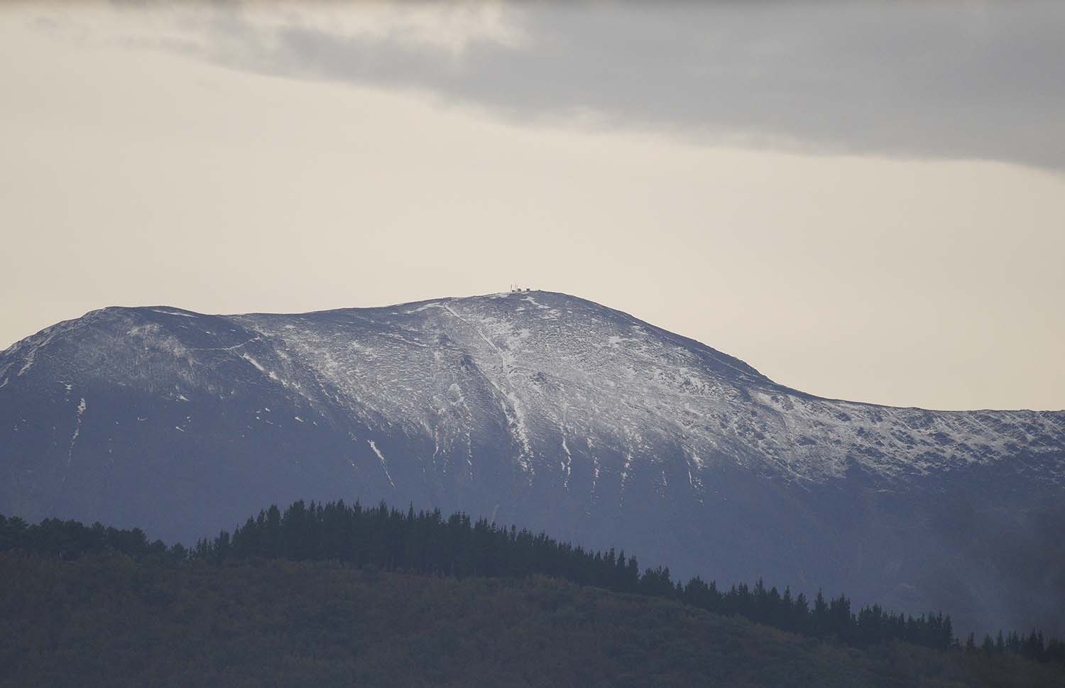 César Sánchez ICAL. Primeros copos de nieve en el alto de El Morredero en Ponferrada (3