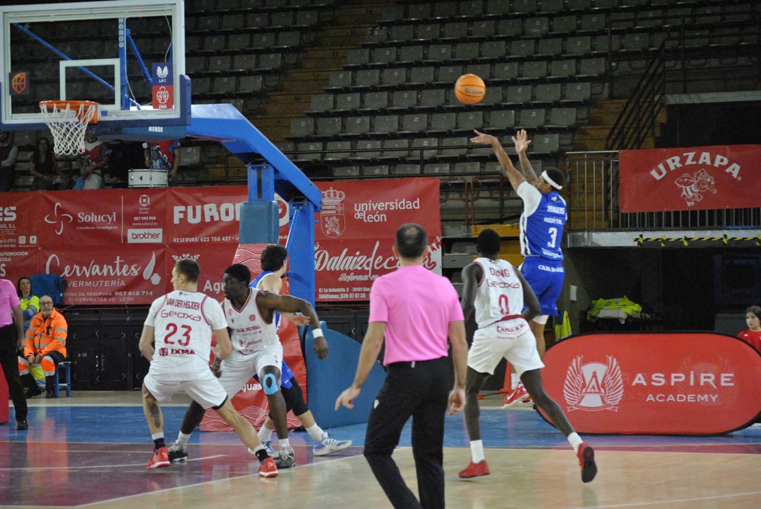 Derbi entre la Cultural y el Baloncesto Ponferrada (1) Derbi entre la Cultural y el Baloncesto Ponferrada (1)
