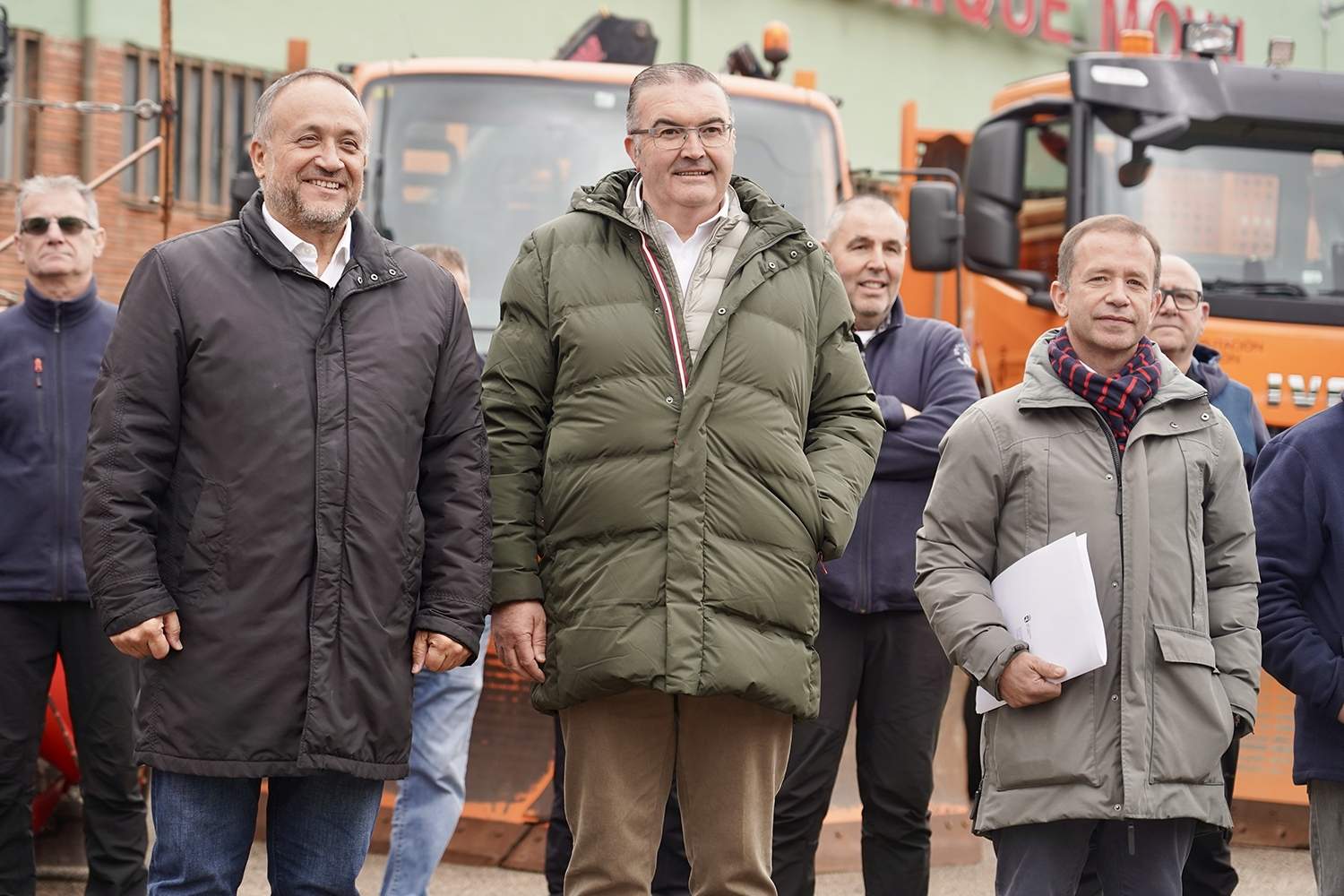 Campillo / ICAL. El presidente de la Diputación de León, Gerardo Álvarez Courel (I), y el vicepresidente, Roberto Aller (C), presentan el Plan de Vialidad Invernal 25/26