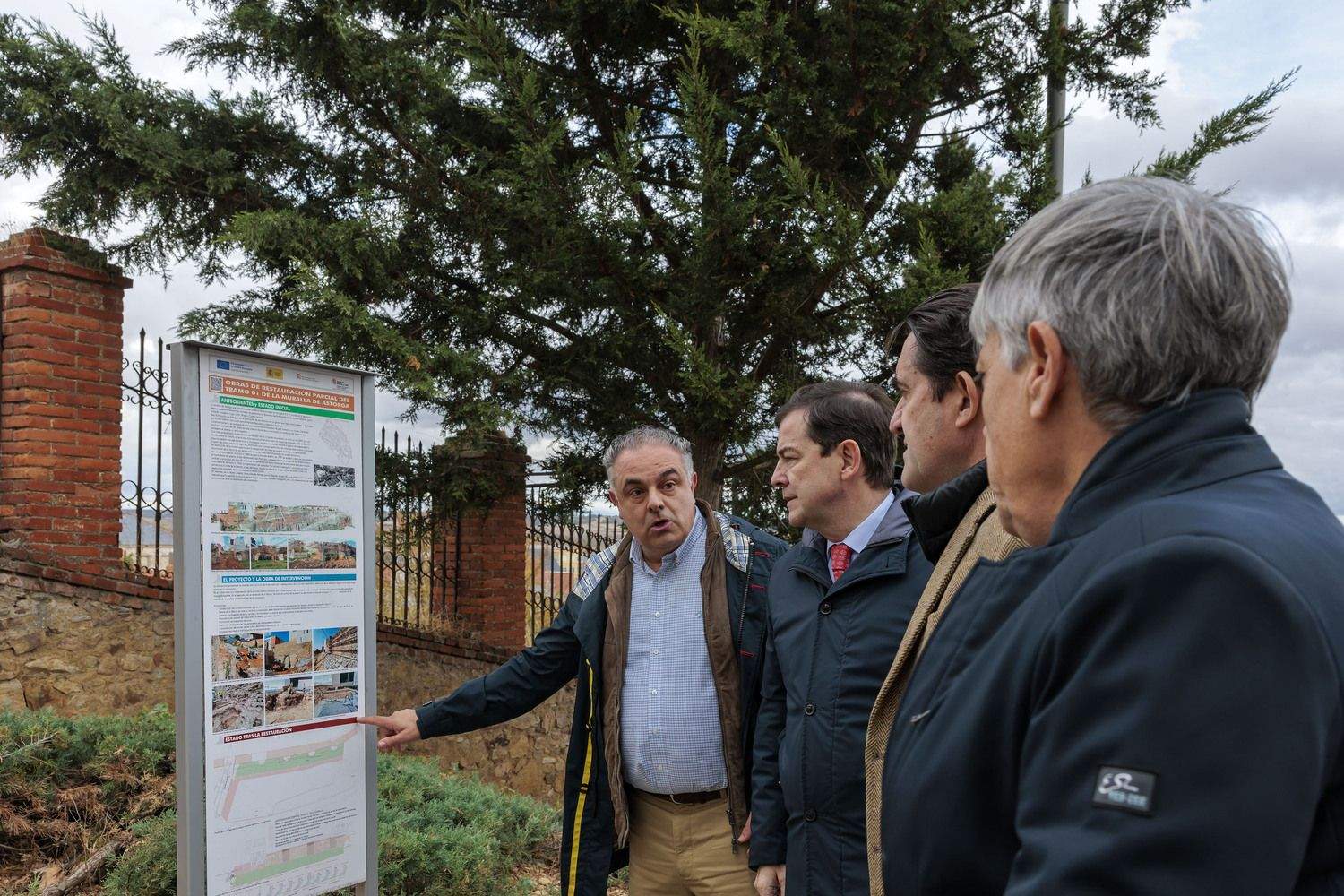 Visita del presidente de la Junta, Alfonso Fernández Mañueco, a la muralla romana de Astorga Visita del presidente de la Junta, Alfonso Fernández Mañueco, a la muralla romana de Astorga