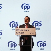 César Sánchez / ICAL . El presidente del PP de Castilla y León, Alfonso Fernández Mañueco, durante la clausura del acto con alcaldes y portavoces de la formación ‘popular’ en El Bierzo