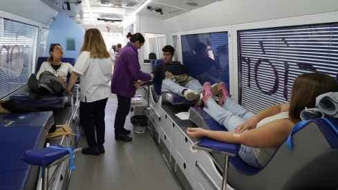 César Sánchez / ICAL. Unidad móvil de donación de la Hermandad de Donantes de Sangre del Bierzo y Laciana