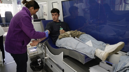 César Sánchez / ICAL. Unidad móvil de donación de la Hermandad de Donantes de Sangre del Bierzo y Laciana
