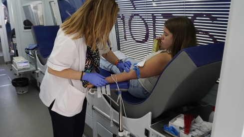 César Sánchez / ICAL. Unidad móvil de donación de la Hermandad de Donantes de Sangre del Bierzo y Laciana