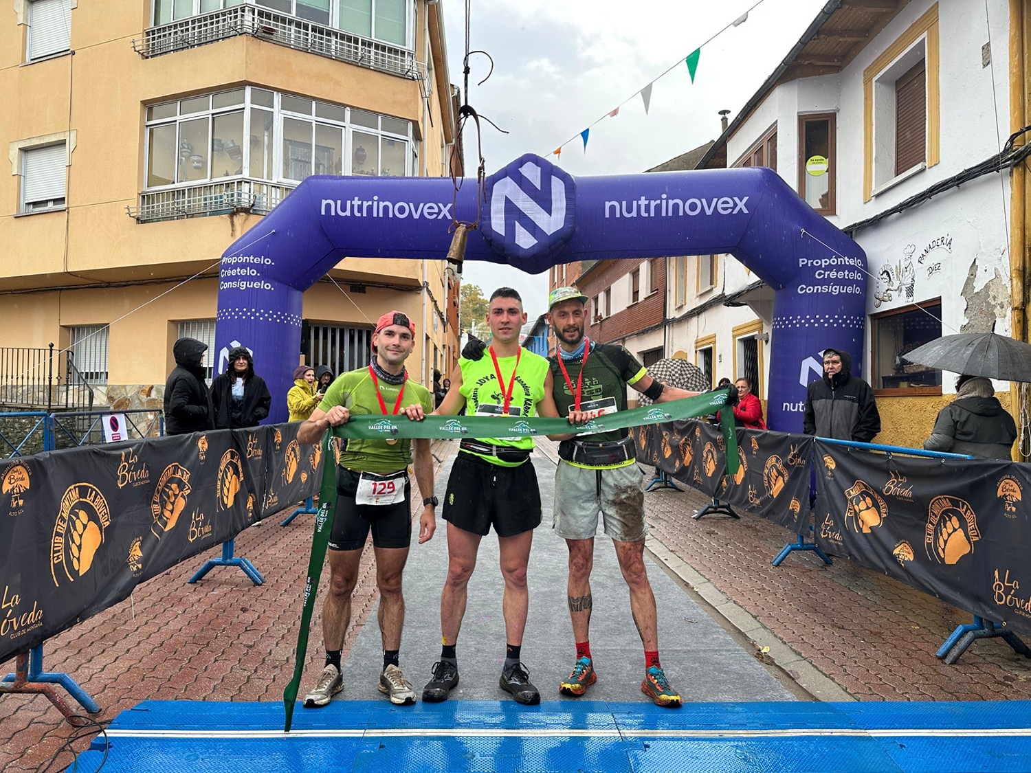 Podio masculino speed trail 15 KM