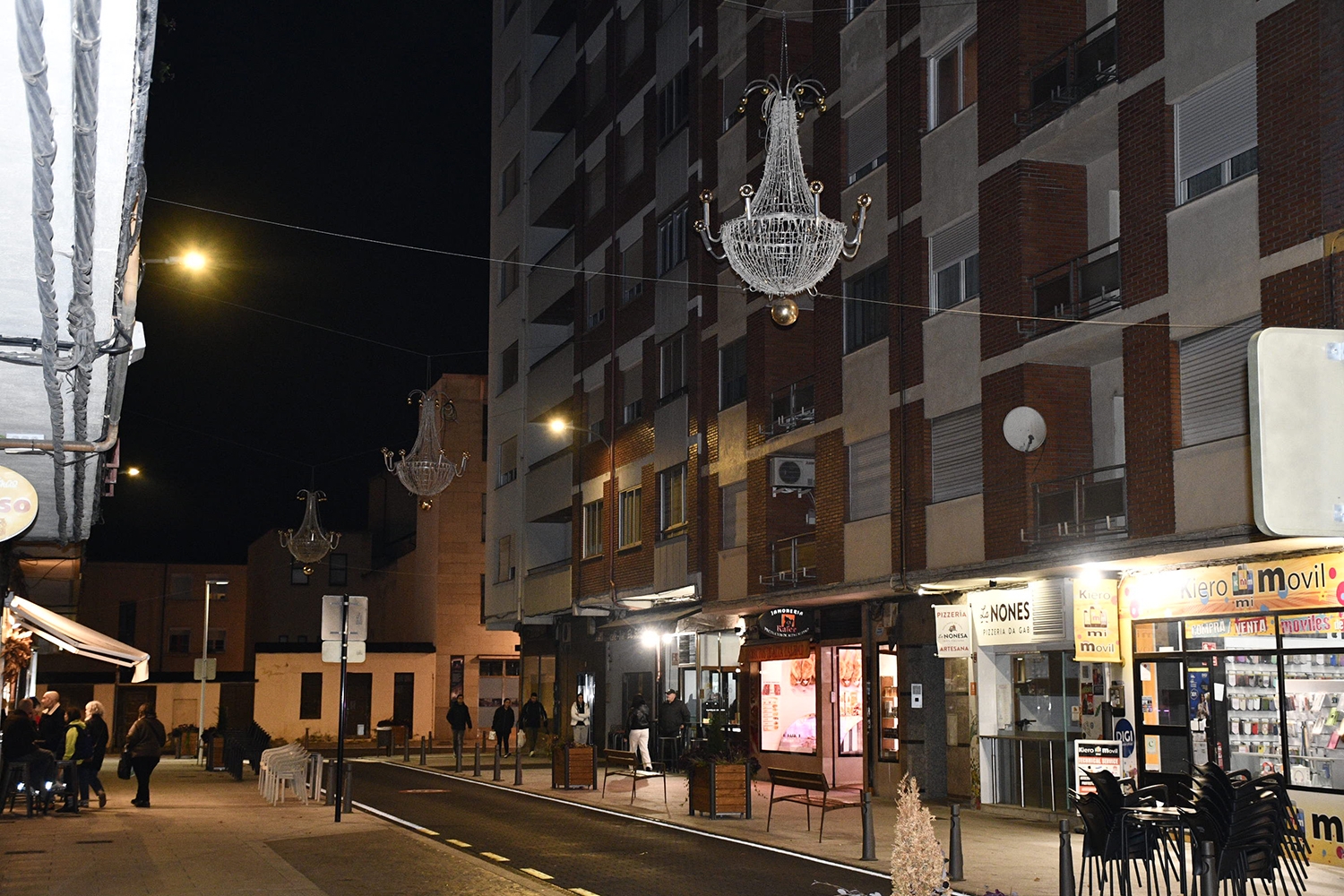 Las lámparas navideñas de Ponferrada 'lucen' nueva ubicación