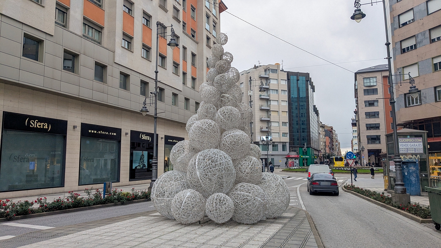 Árbol navideño en el centro de Ponferrada 2