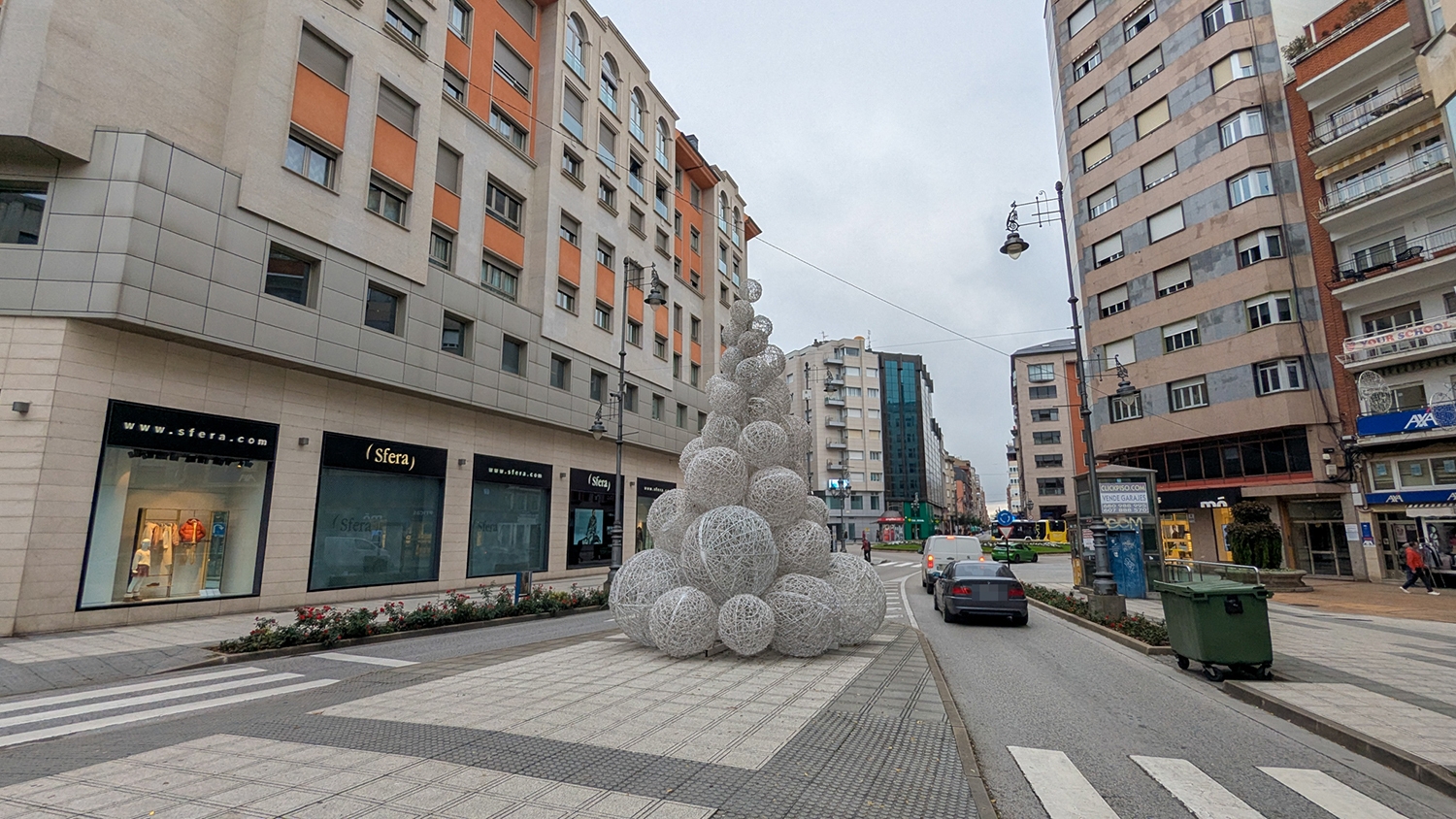 Árbol navideño en el centro de Ponferrada