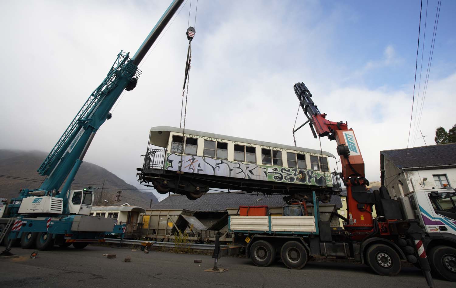 César Sánchez / ICAL . Recepción de los coches de pasajeros del tren turístico del Ponfeblino
