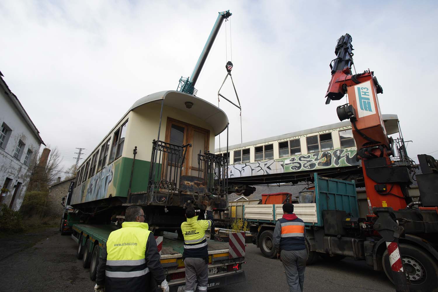 César Sánchez / ICAL . Recepción de los coches de pasajeros del tren turístico del Ponfeblino