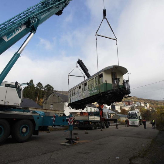 César Sánchez / ICAL . Recepción de los coches de pasajeros del tren turístico del Ponfeblino