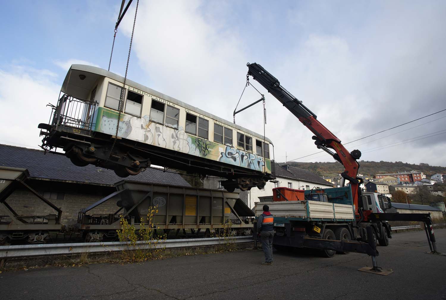 César Sánchez / ICAL . Recepción de los coches de pasajeros del tren turístico del Ponfeblino