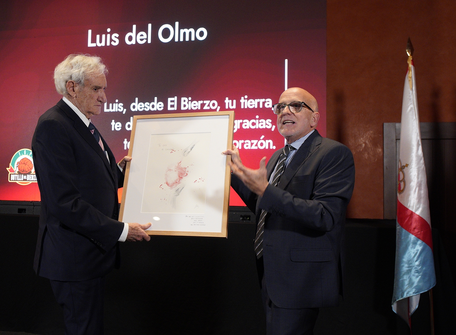 César Sánchez / ICAL . El locutor Luis del Olmo recibe el homenaje de la IGP Botillo del Bierzo por su XXV aniversario