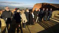César Sánchez / ICAL. El consejero de Cultura, Turismo y Deporte, Gonzalo Santonja, durante su visita al Mirador de Orellán (León)