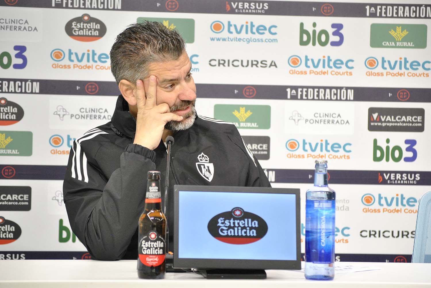 Estévez en sala de prensa