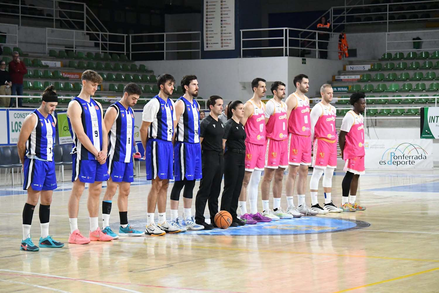 Minuto de silencio por los dos mineros fallecidos. Minuto de silencio por los dos mineros fallecidos.
