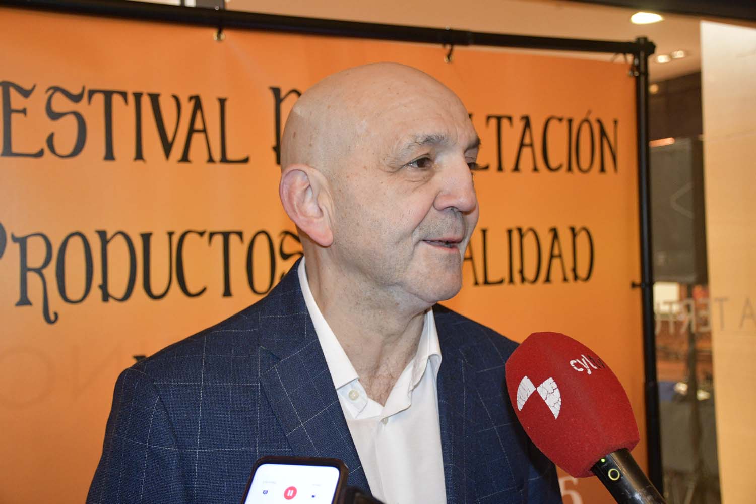 Miguel Álvarez, propietario del emblemático bar Gundín (2) Miguel Álvarez, propietario del emblemático bar Gundín (2)