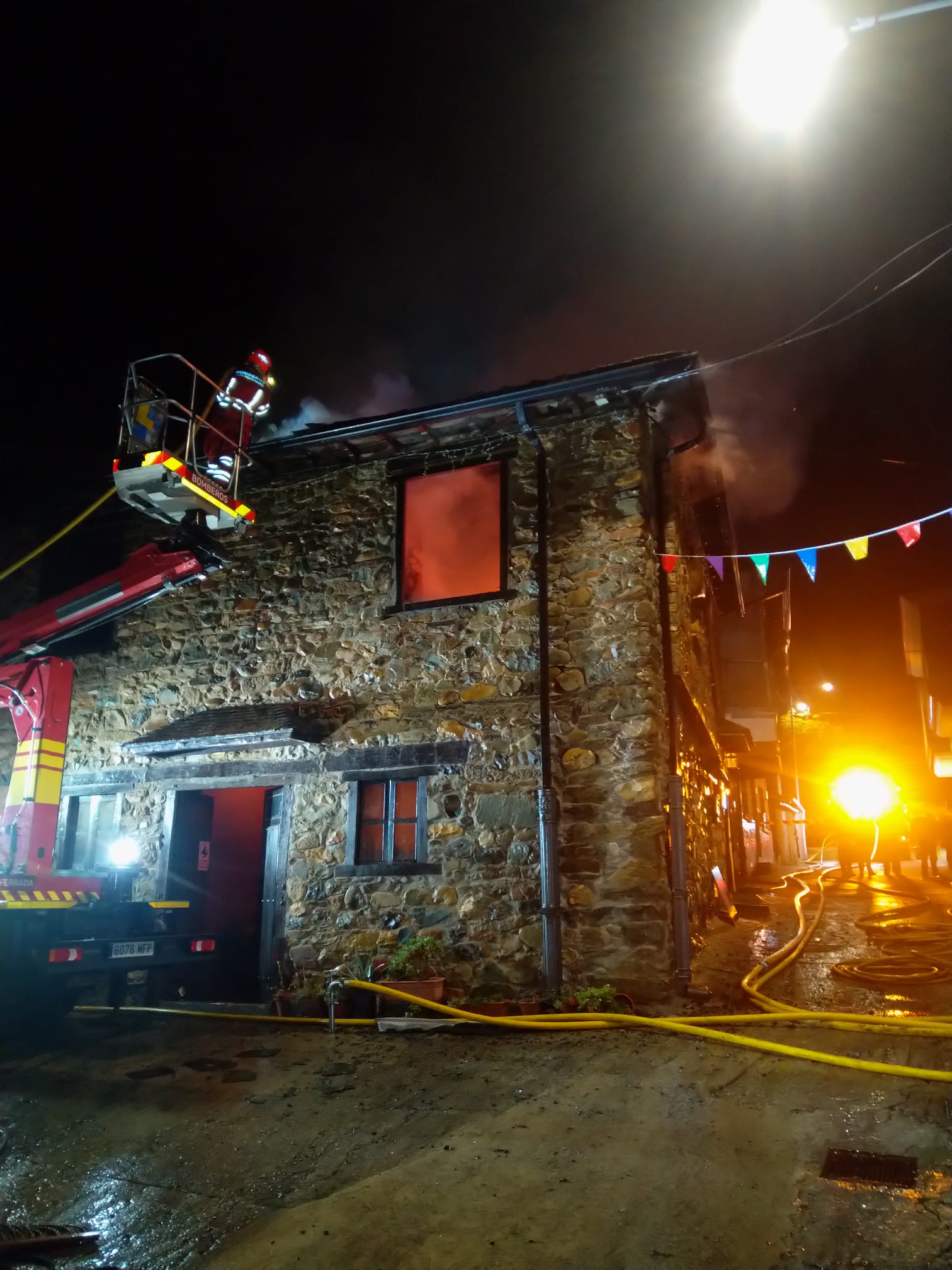 Incendio de una casa en Pieros (1) Incendio de una casa en Pieros (1)