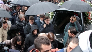 El presidente de la Junta, Alfonso Fernández Mañueco asiste al funeral por el minero fallecido acompañado por el presidente del Principado, Adrián Bardón y el consejero de Fomento, Juan Carlos Suárez Quiñones (2)