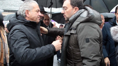 El presidente de la Junta, Alfonso Fernández Mañueco asiste al funeral por el minero fallecido acompañado por el presidente del Principado, Adrián Bardón y el consejero de Fomento, Juan Carlos Suárez Quiñones (9) El presidente de la Junta, Alfonso Fernández Mañueco asiste al funeral por el minero fallecido acompañado por el presidente del Principado, Adrián Bardón y el consejero de Fomento, Juan Carlos Suárez Quiñones (9)