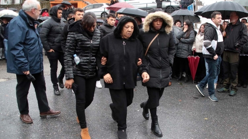 El presidente de la Junta, Alfonso Fernández Mañueco asiste al funeral por el minero fallecido acompañado por el presidente del Principado, Adrián Bardón y el consejero de Fomento, Juan Carlos Suárez Quiñones (12) El presidente de la Junta, Alfonso Fernández Mañueco asiste al funeral por el minero fallecido acompañado por el presidente del Principado, Adrián Bardón y el consejero de Fomento, Juan Carlos Suárez Quiñones (12)