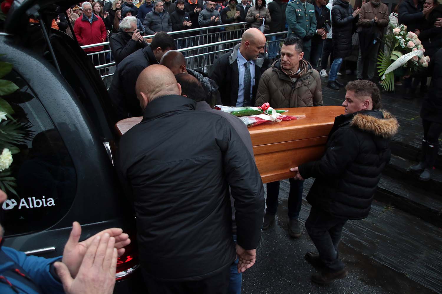 Peio García ICAL. Salida del funeral por el minero fallecido en el accidente de Cangas del Narcea 