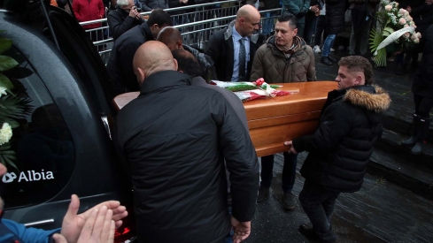 Peio García ICAL. Salida del funeral por el minero fallecido en el accidente de Cangas del Narcea 