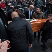 Peio García ICAL. Salida del funeral por el minero fallecido en el accidente de Cangas del Narcea 