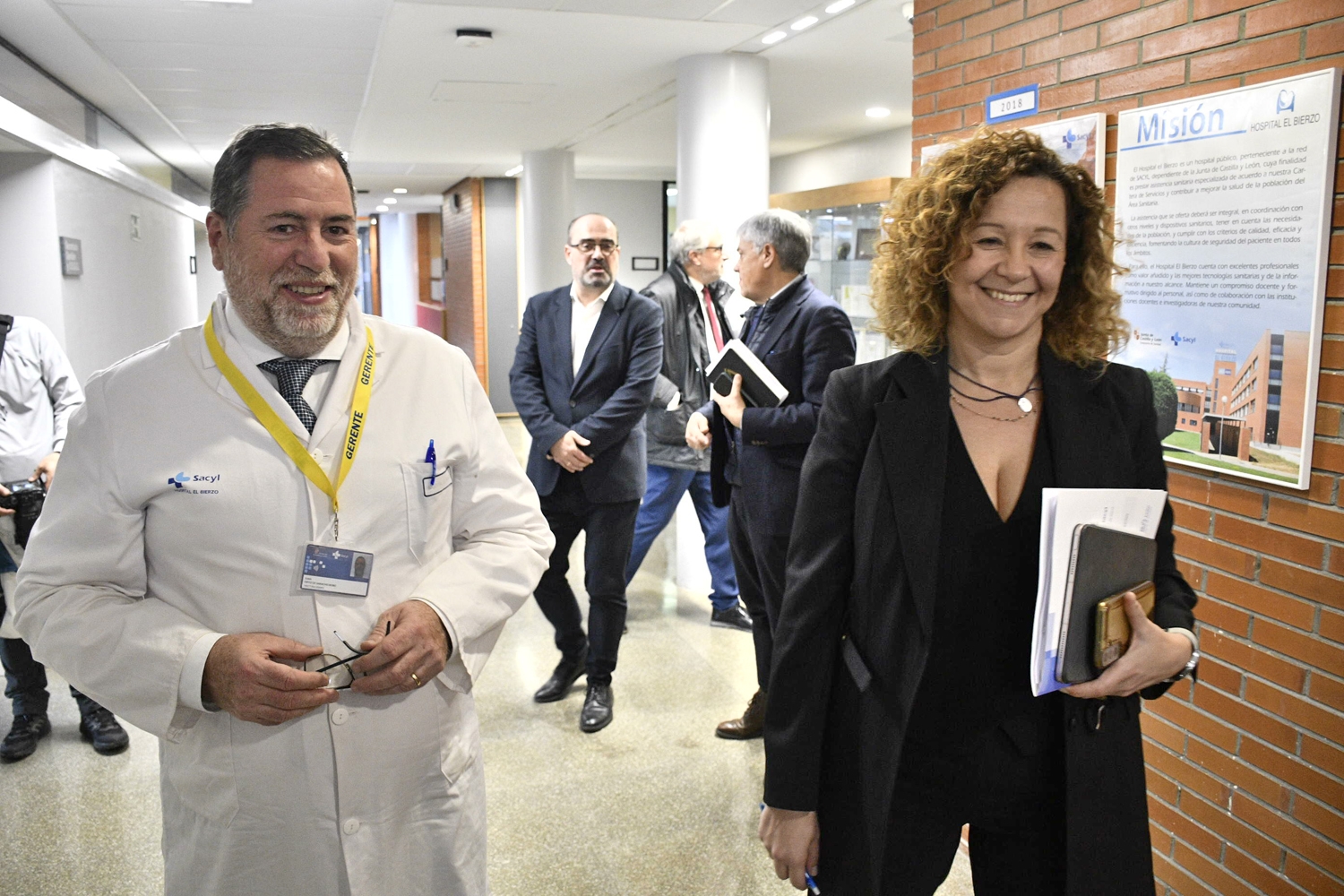 La directora general de Asistencia Sanitaria y Humanización, Silvia Fernández, y el gerente de la Gasbi, Juan Ortiz de Saracho, tras la comisión de seguimiento del Plan de Garantía Asistencial para El Bierzo. 