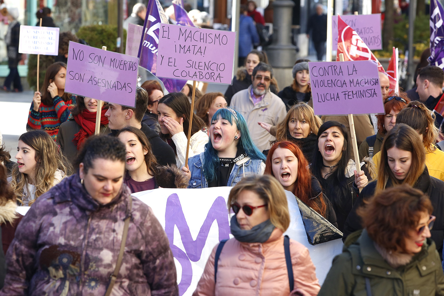 Carlos S. Campillo ICAL. Cientos de personas se manifiestan en León contra la violencia machista Carlos S. Campillo ICAL. Cientos de personas se manifiestan en León contra la violencia machista