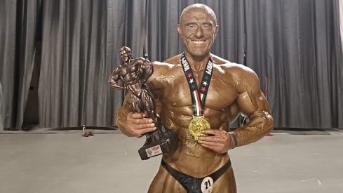 El culturista berciano Domingo Uría pone el broche a una gran temporada bañado en oro en Italia