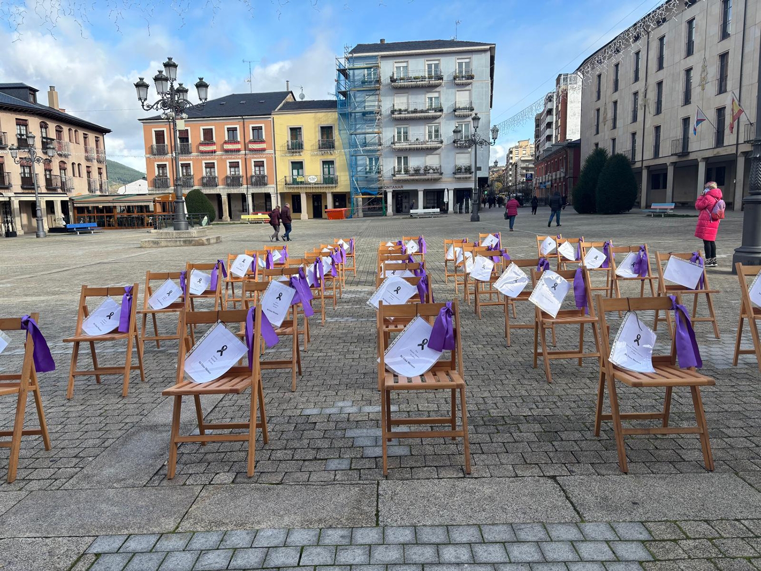 Sillas vacías con motivo del Día del 25N Sillas vacías con motivo del Día del 25N