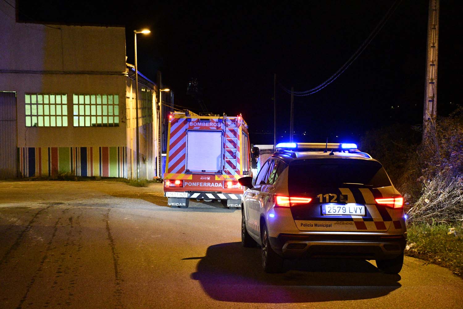 Incendio de una nave en Montearenas (3)