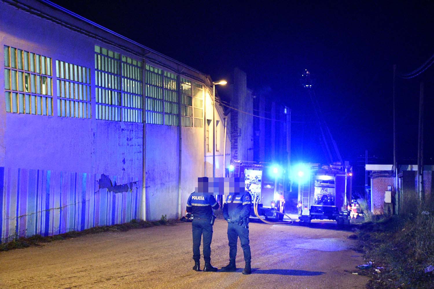 Incendio de una nave en Montearenas (5)