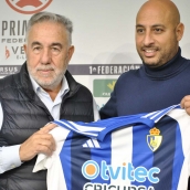 Presentación de Mehdi Nafti como entrenador junto al presidente de la Ponferradina 