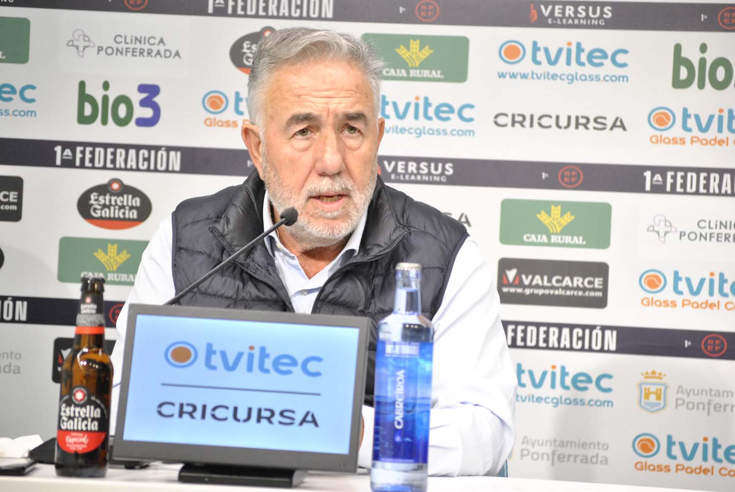 Presentación de Mehdi Nafti como entrenador. José Fernández Nieto 'Silvano', presidente de la Ponferradina (3) Presentación de Mehdi Nafti como entrenador. José Fernández Nieto 'Silvano', presidente de la Ponferradina (3)